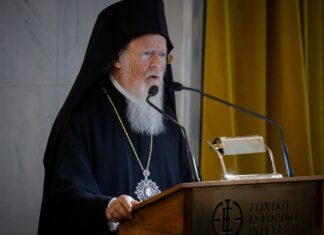 Σχίσμα. Ο Βαρθολομαίος απομακρύνει τον Αρχιεπίσκοπο Αμερικής Δημήτριο.