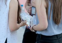 Μαθητής προσπάθησε να πνίξει προσφυγόπουλο από τη Συρία που φοιτά στο ίδιο σχολείο. – Video