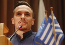Πετρούνιας: «Η ελληνική σημαία δεν είναι πανί»