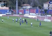 Το είδαμε κι αυτό στην Ελλάδα. Φυσικοθεραπευτής μπήκε στο γήπεδο κι έκοψε επίθεση – video