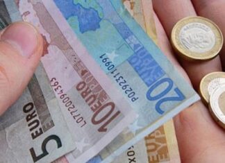 "Ανάσα" για υπερχρεωμένους ελεύθερους επαγγελματίες, "λαιμητόμος" για τους αγρότες