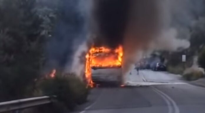 Λευκάδα: Φωτιά σε λεωφορείο του ΚΤΕΛ την ώρα που εκτελούσε δρομολόγιο