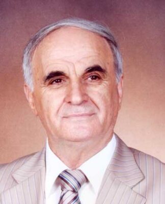 Σάββας Σιάτρας: «Σήκω Κωστάκη γιε μου από τη γη κι από το μαύρο χώμα, λεβέντη Κώστα μου» λέει το μοιρολόι