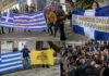 Κηδεία Κατσίφα: Πλημμύρισαν με ελληνικές σημαίες οι Βουλιαράτες