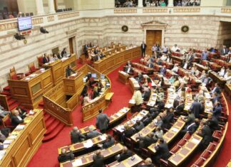 Στη Βουλή διαβιβάστηκαν ποινικές δικογραφίες για Τσίπρα, Καμμένο και Κοτζιά για τη Συμφωνία των Πρεσπών