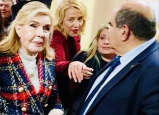Η Ρένα Δούρου δίνει «μάχη» για να κάτσει δίπλα στη Μαριάννα Βαρδινογιάννη