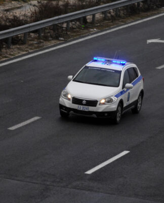 Σπάρτη: Ντροπή. Επίδοξοι ληστές χτύπησαν ηλικιωμένο κωφάλαλο μέσα στο σπίτι του.