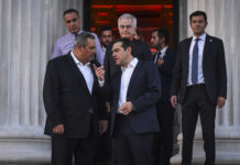 Συνάντηση Τσίπρα – Καμμένου στο περιθώριο της συζήτησης στη Βουλή