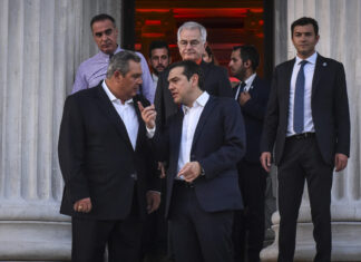 Συνάντηση Τσίπρα – Καμμένου στο περιθώριο της συζήτησης στη Βουλή