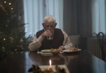 Λένε ότι είναι η πιο συγκινητική διαφήμιση που δημιουργήθηκε ποτέ: Ο παππούς και το μήνυμα που αγγίζει όλους