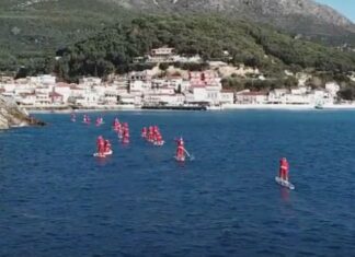 Πάργα: Η θάλασσα γέμισε Άγιους Βασίληδες – Εικόνες… Αυστραλίας μπροστά στα μάτια μικρών και μεγάλων – video