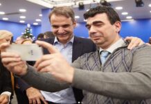 Ο καφετζής της Νέας Δημοκρατίας κάνει αποκαλύψεις για τους "γαλάζιους" προέδρους.