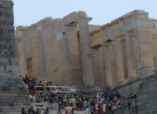 Λάρισα: Η εκδρομή των μαθητών στην Αθήνα πήρε απρόβλεπτη τροπή – 10 παιδιά και δύο καθηγητές στο νοσοκομείο.