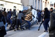 Βγήκε ο Στρατός στους δρόμους της Γαλλίας – «Καταρρέει» ο Μακρόν – Αγριες συγκρούσεις