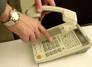 Μετανιωμένος ο διευθυντής σχολείου που έβριζε τηλεφωνικά μητέρα μαθητή
