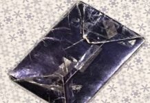 Του έδωσε Χριστουγεννιάτικο δώρο, τον παράτησε και δεν το άνοιξε για 47 χρόνια. Η αποκάλυψη τον άφησε άναυδο