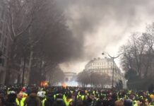 Mαζική χρήση τεθωρακισμένων κατά του γαλλικού λαού – Υπό πολιορκία & το Ευρωπαϊκό Κοινοβούλιο