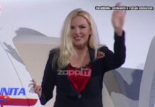 Αννίτα Πάνια: Έκανε πρεμιέρα βγαίνοντας από αεροπλάνo