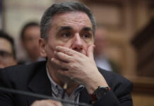 "Ανοιχτό" αφήνει ο Τσακαλώτος το ενδεχόμενο ακύρωσης της μείωσης του αφορολόγητου ορίου.