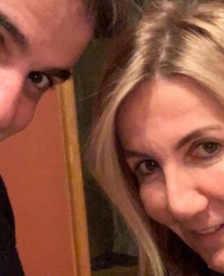 Η selfie του Κυριάκου Μητσοτάκη με τη σύζυγό του Μαρέβα στο μουσείο Μπενάκη