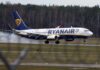 Αεροπλάνο της Ryanair έκανε αναγκαστική προσγείωση όταν επιβάτες πλακώθηκαν στο ξύλο.