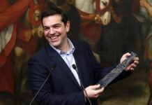 Ντύθηκε Τσίπρας και πήγε στο Μπάκιγχαμ. – Video