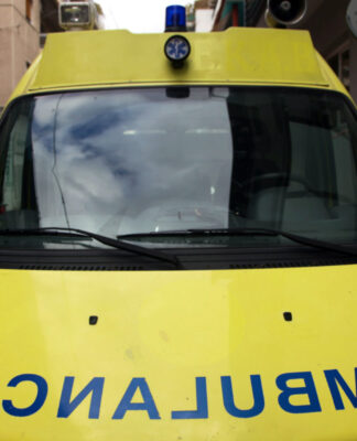 Κρήτη: Έπεσε με το αυτοκίνητο σε γκρεμό και σώθηκε