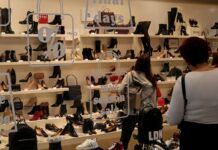 Χριστούγεννα: Εορταστικό ωράριο και Κυριακές με ανοιχτά μαγαζιά