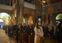 Λάρισα: Αγρυπνία για τη Μακεδονία – Γέμισε η εκκλησία από μικρούς και μεγάλους