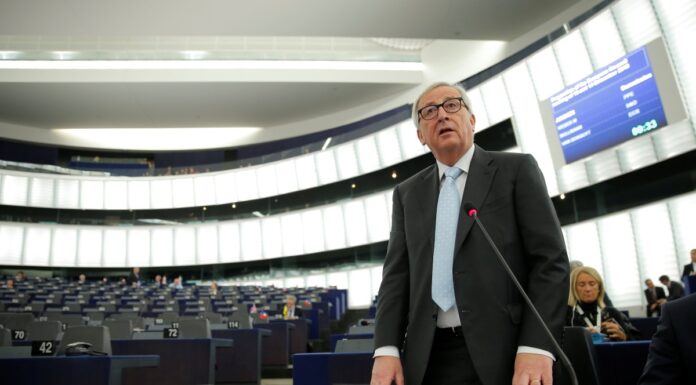 Ζαν Κλοντ Γιούνκερ: “Αυτή ήταν η σημαντικότερη υπογραφή που έβαλα ποτέ”