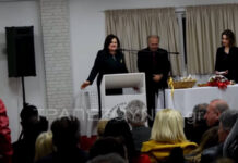 Αποδοκίμασαν τη Χαρά Καφαντάρη στο Περιστέρι: «Είμαστε Μακεδόνες. Φύγε δεν σε θέλουμε.» video