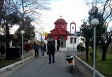 Συνεχίζεται για τρίτο 24ωρο το θαύμα στο παρεκκλήσι της Αγίας Ειρήνης Χρυσοβαλάντου Ημαθίας(Βίντεο)