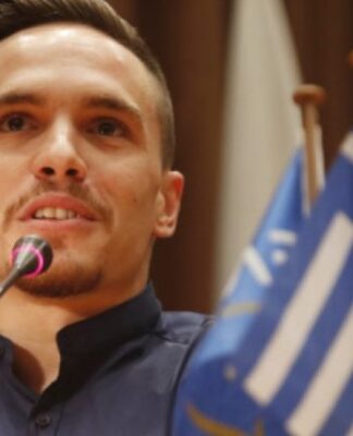 Πετρούνιας: Η ελληνική σημαία δεν είναι πανί