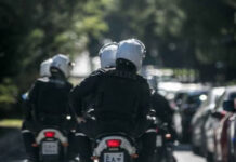 Ανθρωποκυνηγητό της Αστυνομίας – Ληστεία σε κοσμηματοπωλείο στη Μεσογείων