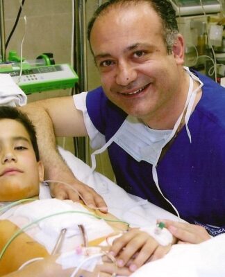 Αυξέντιος Καλαγκός: O καρδιοχειρουργός που σώζει χιλιάδες άπορα παιδιά συνεργάζεται με το Αγία Σοφία