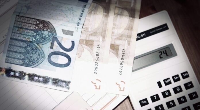 Πόσο θα διαμορφωθεί ο κατώτατος μισθός – Μέσα στο Ιανουάριο οι οριστικές αποφάσεις