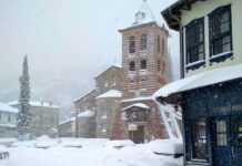Χιονισμένο Άγιο Όρος και η Μονή Βατοπεδίου, γιόρτασαν με βυζαντινή μεγαλοπρέπεια τα Χριστούγεννα.