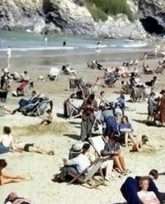 Άνδρας παίζει με το κινητό του σε φωτογραφία του 1943; – Τι ανακάλυψαν οι… παρατηρητικοί;