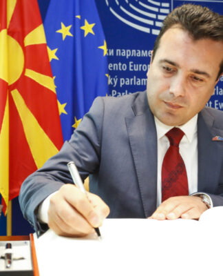 Σκόπια: Ραγδαίες εξελίξεις. Ξεκινά η ψηφοφορία – Βρέθηκαν… επισήμως οι 80.