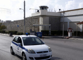 Απόδραση από τον Κορυδαλλό: Αδέρφια, ληστές ηλικιωμένων οι κρατούμενοι που… το ‘σκασαν