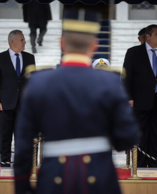 Με μιράζ, κλάματα, τάματα και μηνύματα στην Τουρκία η αποχώρηση Καμμένου