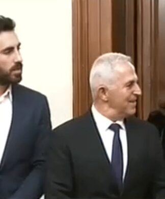 Ο Γιάννης Αποστολάκης στο Προεδρικό Μέγαρο με αθλητικά παπούτσια!
