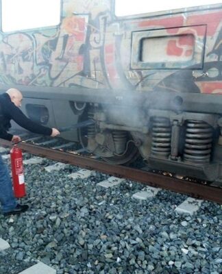 Θεσσαλονίκη: Φωτιά σε τρένο με κατεύθυνση την Αθήνα – Πυκνοί καπνοί πριν το Λιανοκλάδι