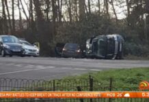 Πρίγκιπας Φίλιππος: Ούρλιαζε, «τα πόδια μου.» την ώρα που τον έβγαζαν από το ντελαπαρισμένο αυτοκίνητο.