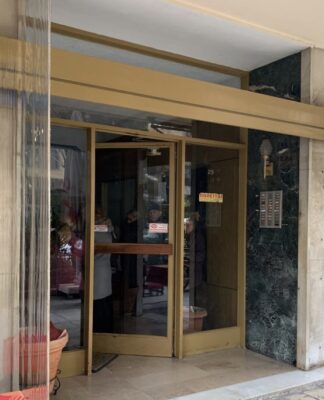 Δολοφονία άνδρα στον Πειραιά – Τον βρήκαν στο μπαλκόνι