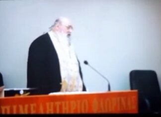 Ιερέας σε βουλευτή του ΣΥΡΙΖΑ: Προδώσατε την πατρίδα, σας προτρέπω σε δημόσια μετάνοια. video