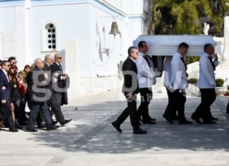 Νίκη Λειβαδάρη: Ράγισαν καρδιές στο τελευταίο αντίο! Συντετριμμένος ο πατέρας!