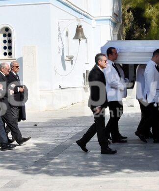 Νίκη Λειβαδάρη: Ράγισαν καρδιές στο τελευταίο αντίο! Συντετριμμένος ο πατέρας!