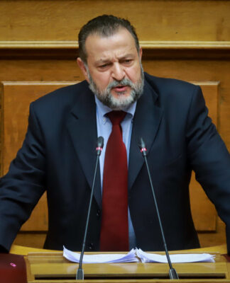 "Ξέφυγε" ο Κεγκέρογλου στην Βουλή – "Μ@@@ια του Τσίπρα που είπε Πινοσέτ τον Γιώργο Παπανδρέου"