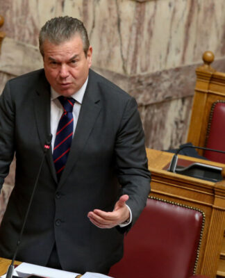 Πετρόπουλος σε μαθητές: Πριν τον ΣΥΡΙΖΑ ο κόσμος έτρωγε… σκύλους, γάτες και απ’ τα σκουπίδια